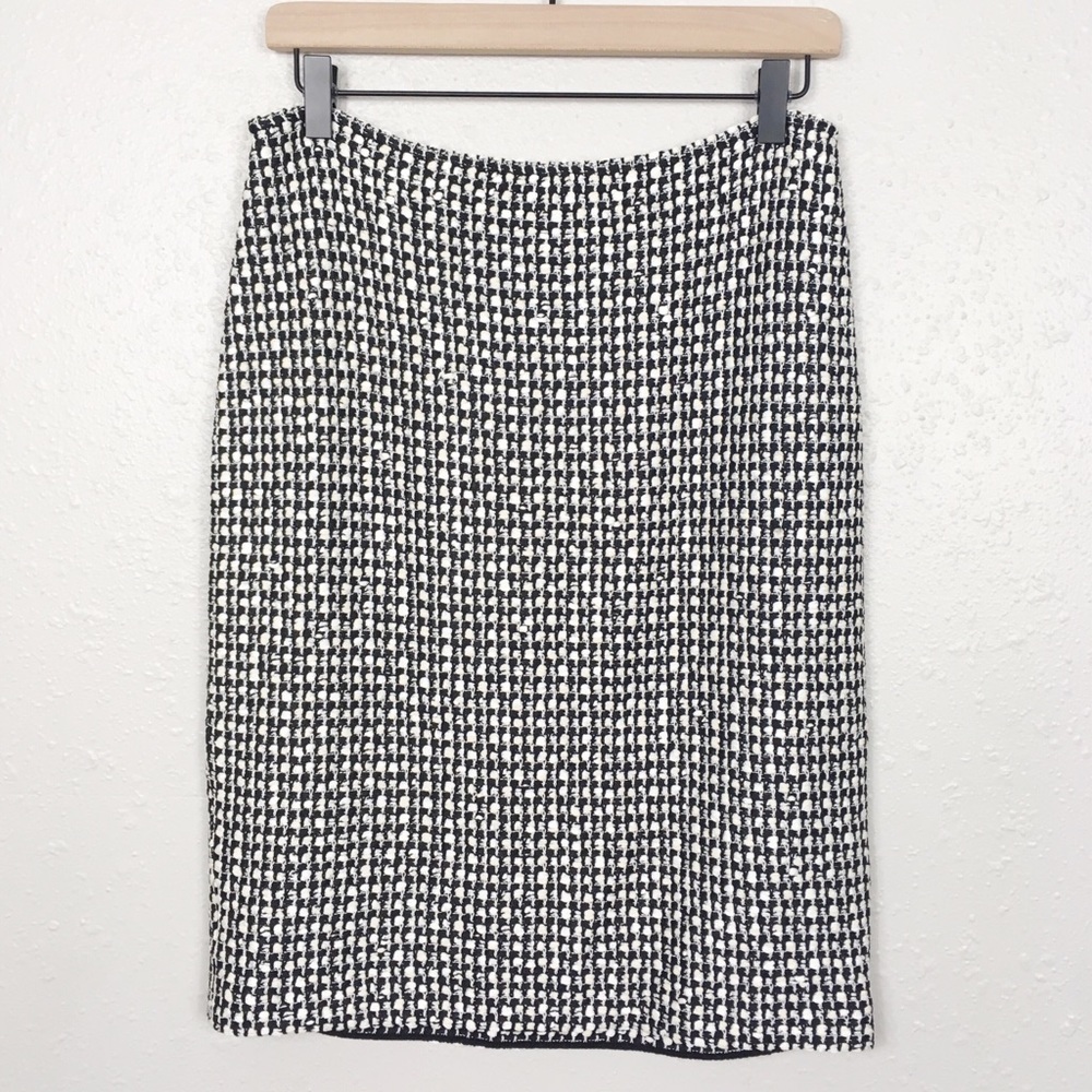 St. John boucle tweed knit pull on pencil skirt